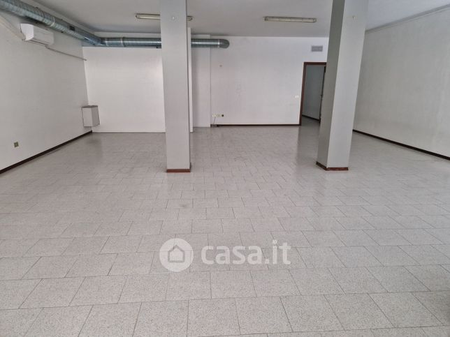 Ufficio in commerciale in Via Nazario Sauro 7