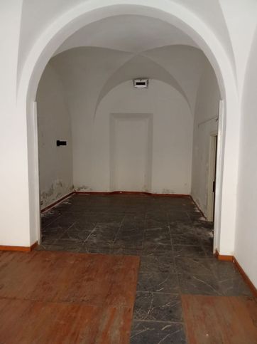 Attività/licenza (con o senza mura) in commerciale in Via Roma 150