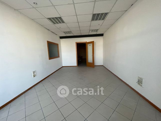 Ufficio in commerciale in Viale Italia 124