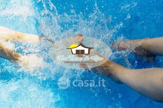Casa bi/trifamiliare in residenziale in