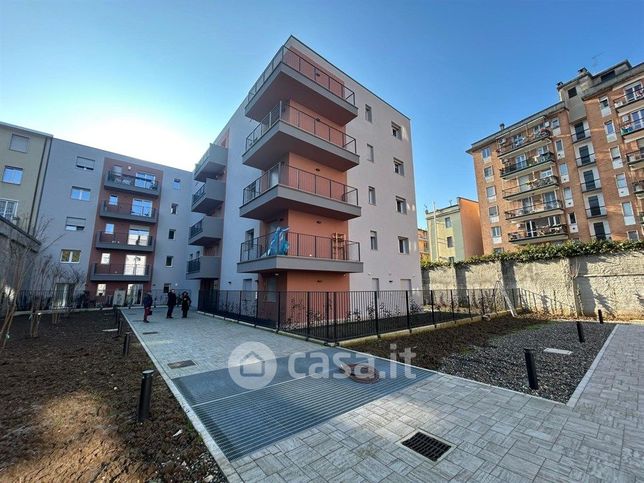 Box/posto auto in residenziale in Via Giovanni Arrivabene 14