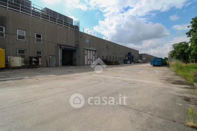 Capannone in commerciale in Via Bruno Buozzi 1