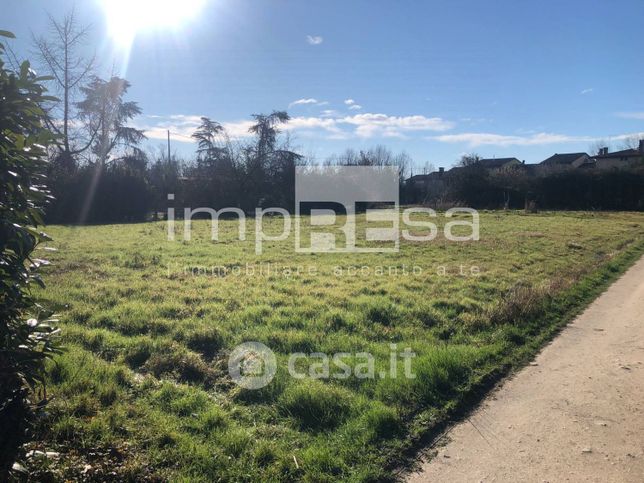 Terreno agricolo in commerciale in Via Ferrovia