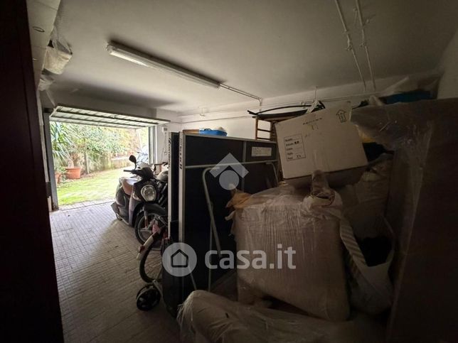 Box/posto auto in residenziale in Parco Comola Ricci 109