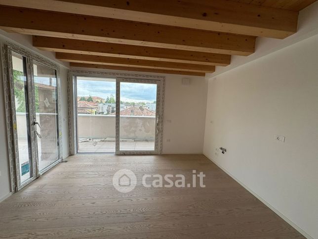 Appartamento in residenziale in Via Aquileia 1