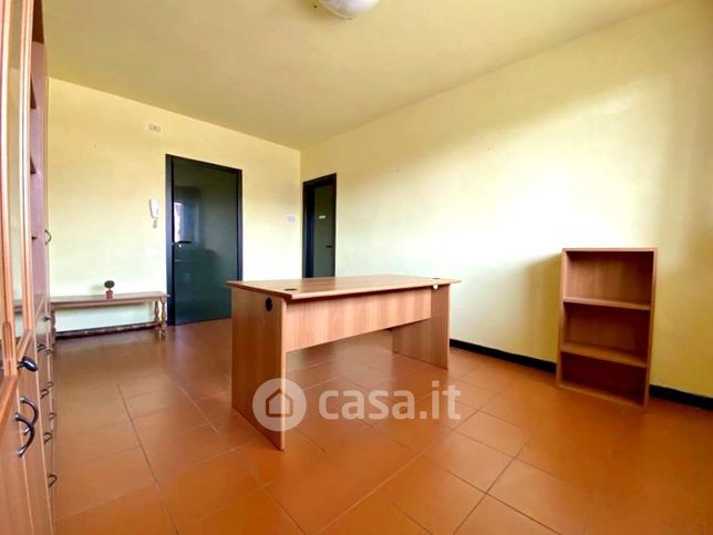 Ufficio in commerciale in Viale Castruccio Castracani 260