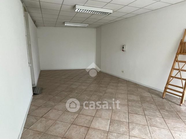 Box/posto auto in residenziale in Via Vittorio Veneto 9
