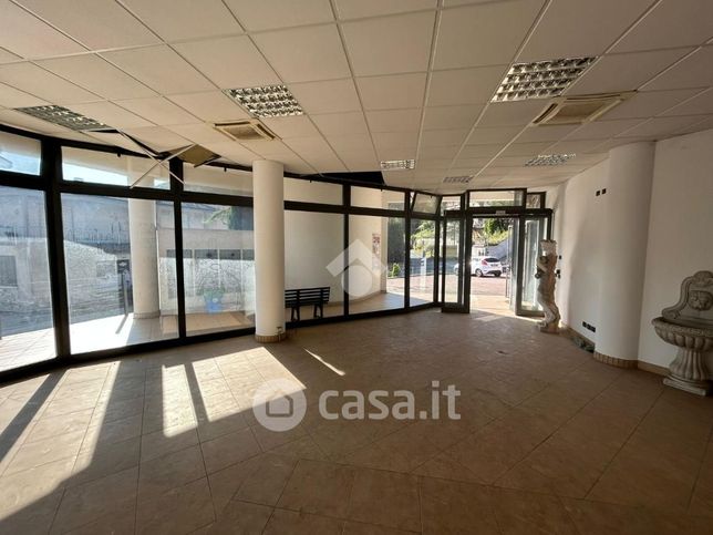 Capannone in commerciale in Via Valsabbia 54