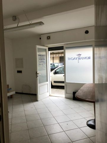 Ufficio in commerciale in 