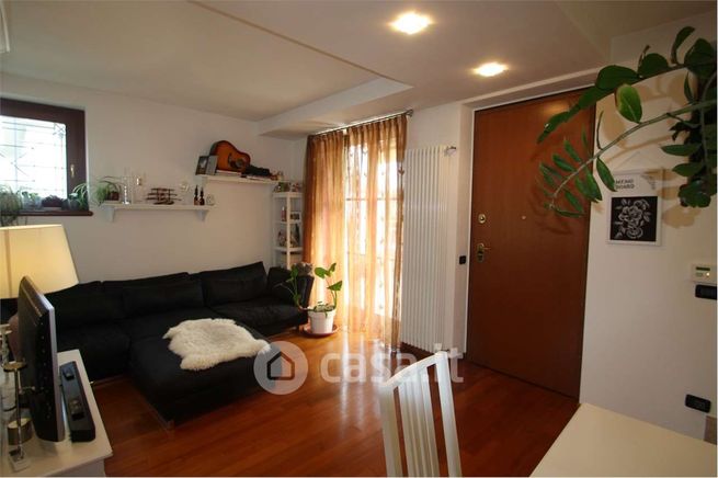 Casa bi/trifamiliare in residenziale in 