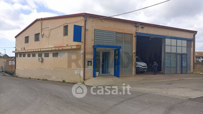 Capannone in commerciale in Via delle Cave