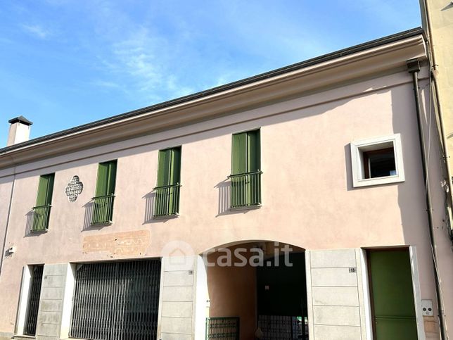 Ufficio in commerciale in Via Cortina 13