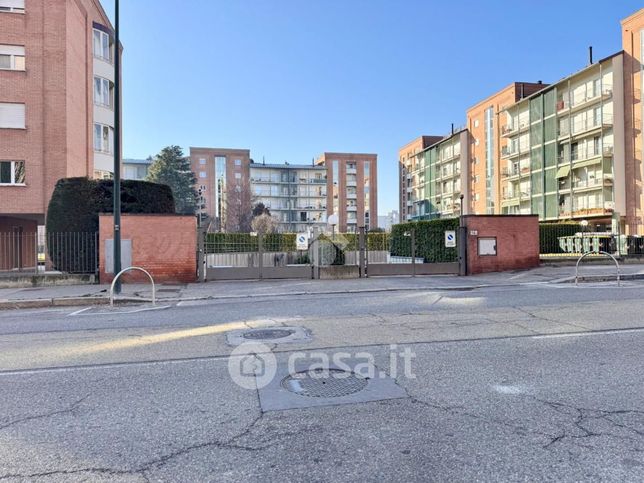 Garage/posto auto in residenziale in Via Pier Domenico Olivero 54