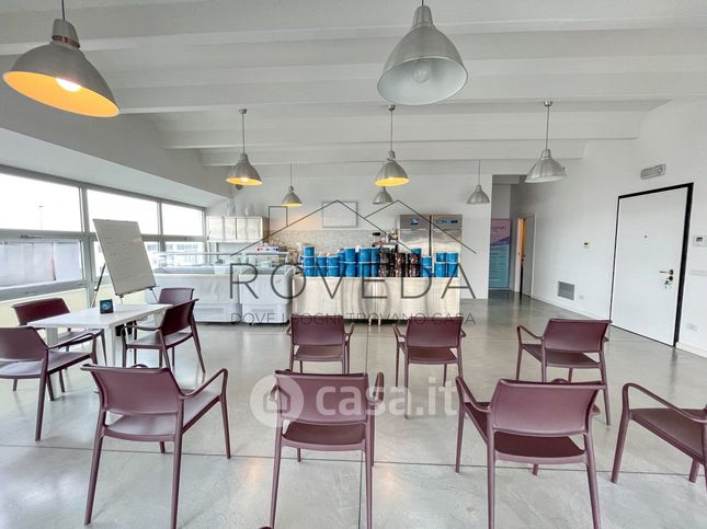 Ufficio in commerciale in Via dell' Industria