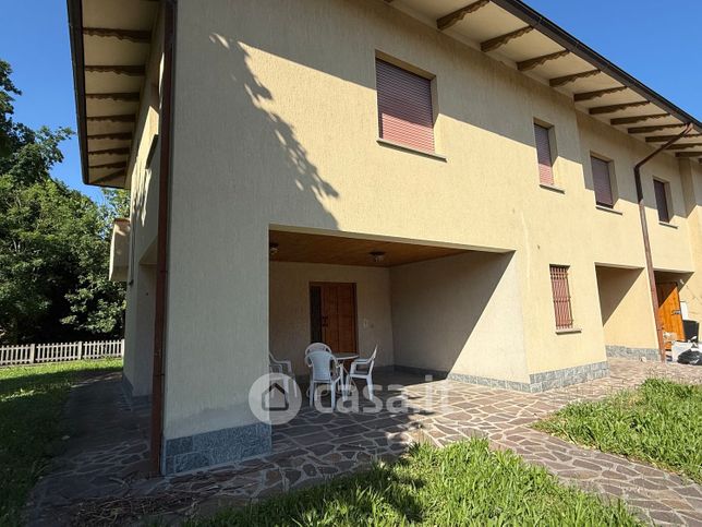 Casa bi/trifamiliare in residenziale in Via Alcide De Gasperi