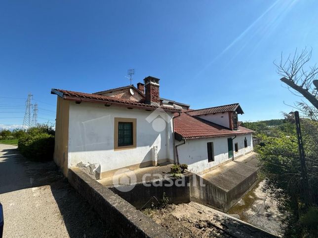 Casa bi/trifamiliare in residenziale in Via Poasso 7