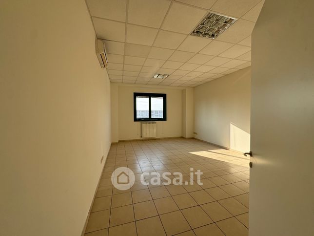 Ufficio in commerciale in Via Fura 40