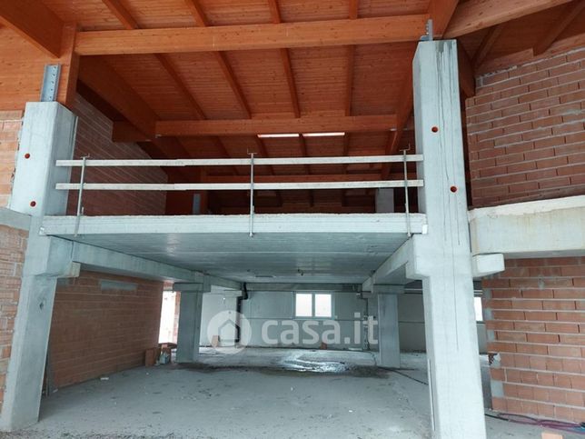 Ufficio in commerciale in Via Flaminia Nord