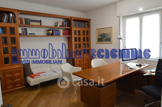 Ufficio in commerciale in Viale Dante Alighieri 6
