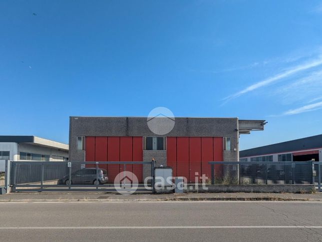 Capannone in commerciale in Via Caduti Del Lavoro 52