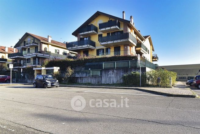 Appartamento in residenziale in Via Corelli 27