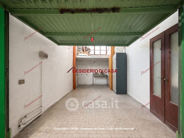 Box/posto auto in residenziale in Piazza Rossi 6