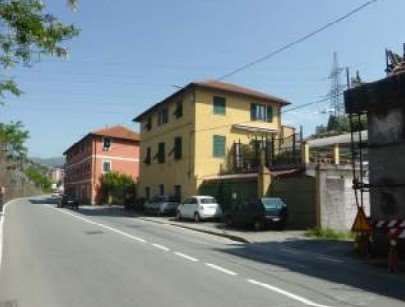 Capannone in commerciale in Via San Quirico 153 P