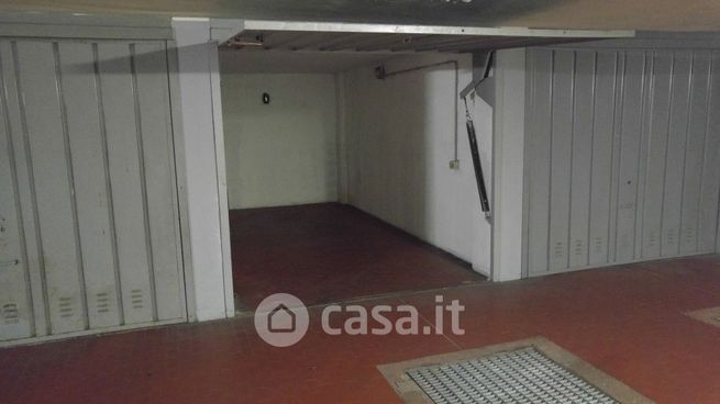 Box/posto auto in residenziale in Via Lillo del Duca
