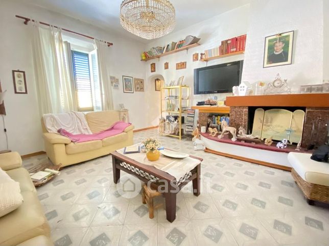 Casa bi/trifamiliare in residenziale in Piazza Brunello Biagini 2