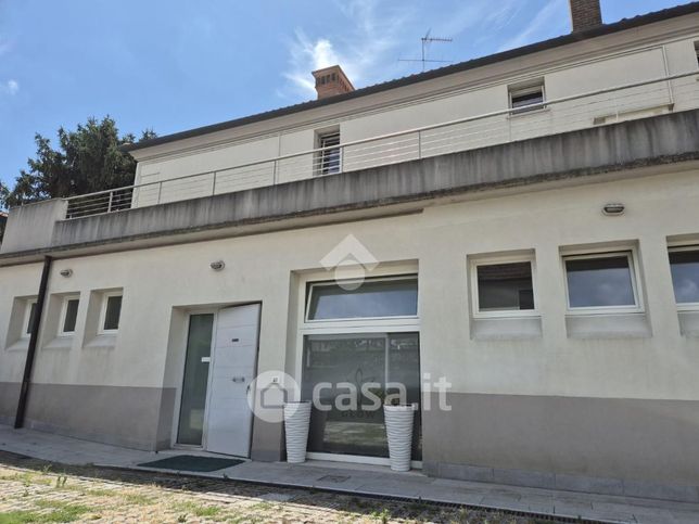 Ufficio in commerciale in Via Beccaria 1 /B