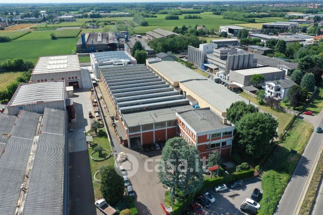 Capannone in commerciale in Via Magenta 41