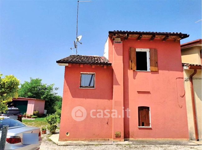 Casa bi/trifamiliare in residenziale in Strada Provinciale 110