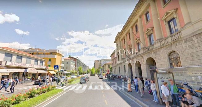 Attività/licenza (con o senza mura) in commerciale in Via dello Statuto