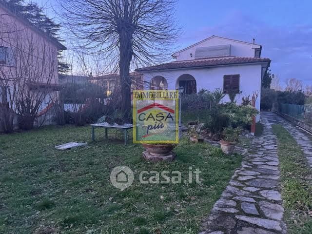 Villa in residenziale in 