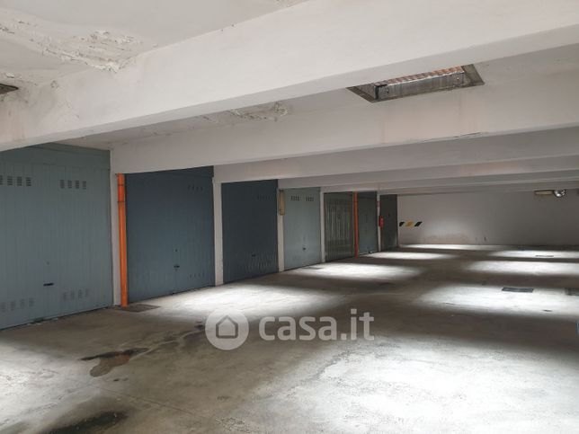 Box/posto auto in residenziale in Viale Lombardia