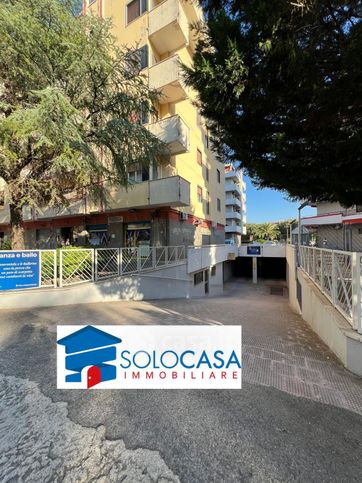 Negozio/locale commerciale in commerciale in Via Padre Ardelio della Bella 39 b