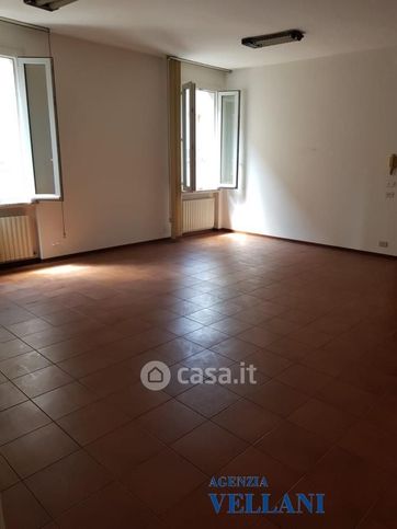 Ufficio in commerciale in 