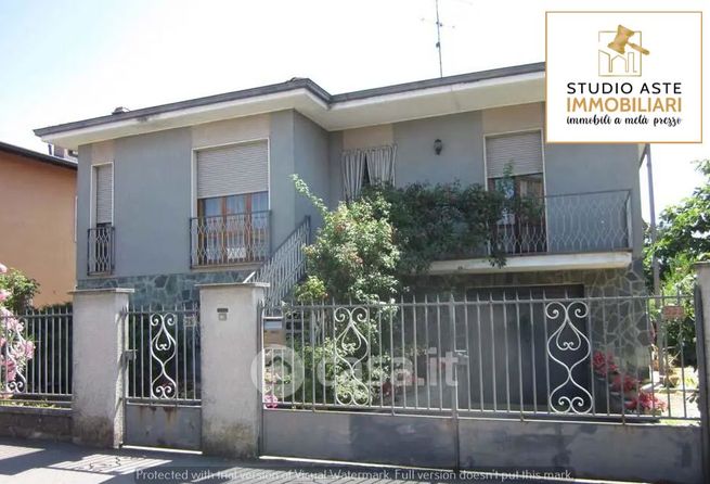 Villa in residenziale in Via Lombardia 25