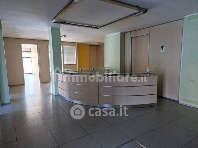 Ufficio in commerciale in 