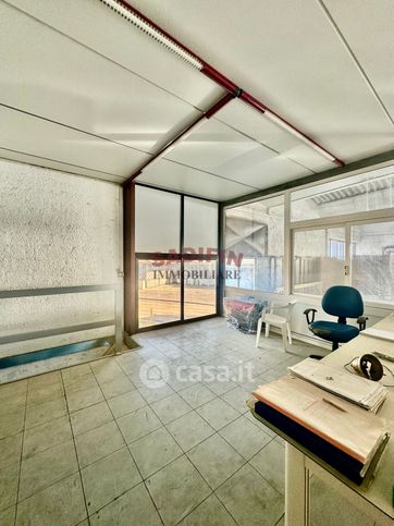 Capannone in commerciale in Via Palo del Colle 56