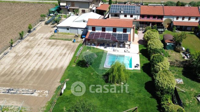 Casa indipendente in residenziale in