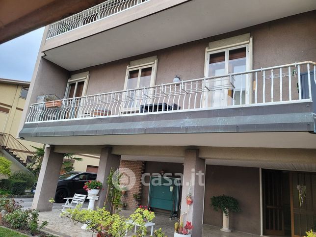 Appartamento in residenziale in Via Lago di Alleghe