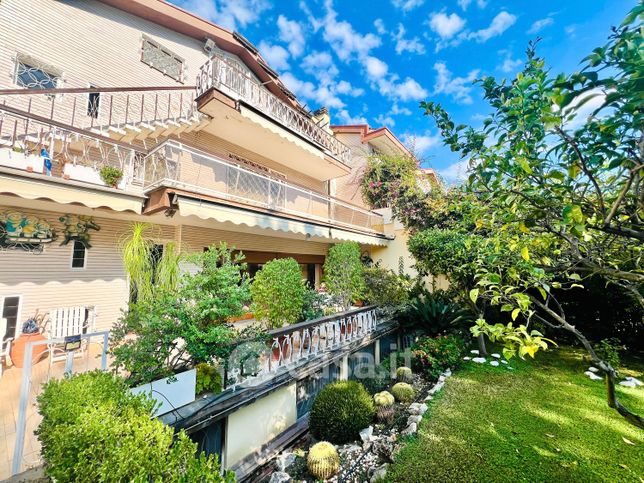 Villa in residenziale in Viale Gorgia di Leontini