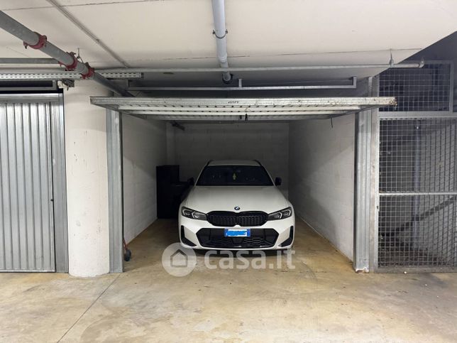 Box/posto auto in residenziale in Piazzale Paolo Orsi 24