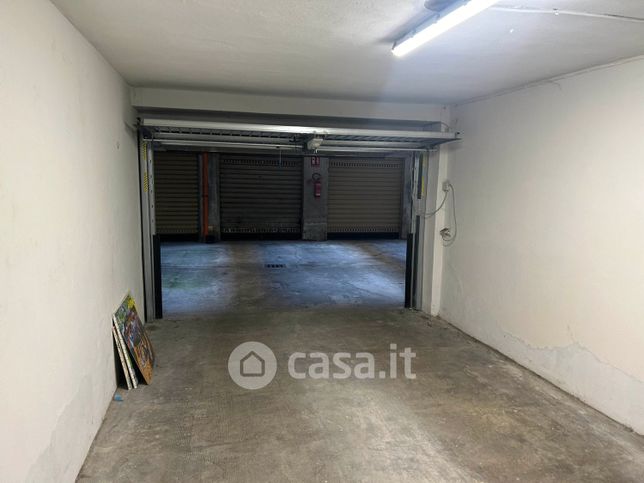 Garage/posto auto in residenziale in Via Termopili 1