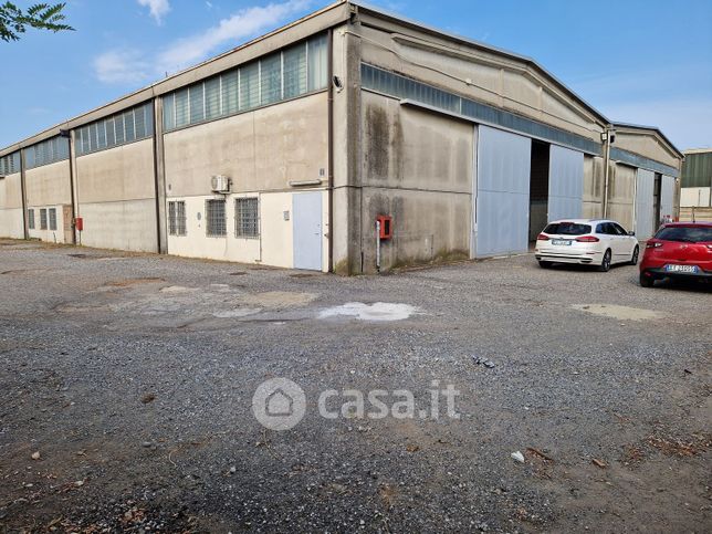 Capannone in commerciale in Via A.Mercanti 41