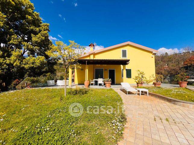 Casa bi/trifamiliare in residenziale in Via dei Pini 3
