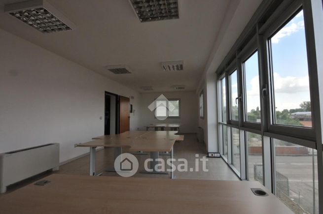Ufficio in commerciale in Via Bonazzi 5