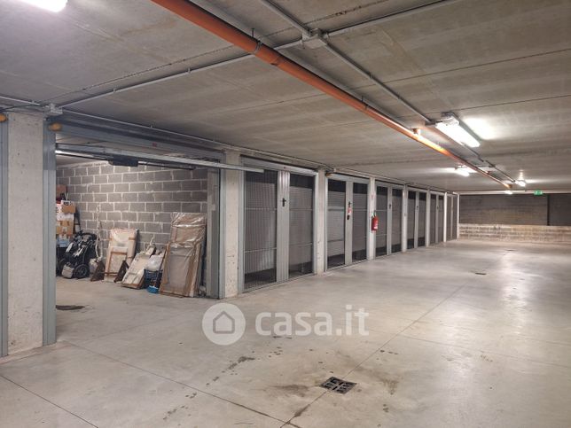 Garage/posto auto in residenziale in Via Francesco Crispi 113