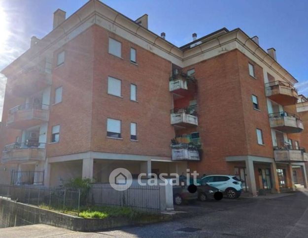 Appartamento in residenziale in Via Orvietana